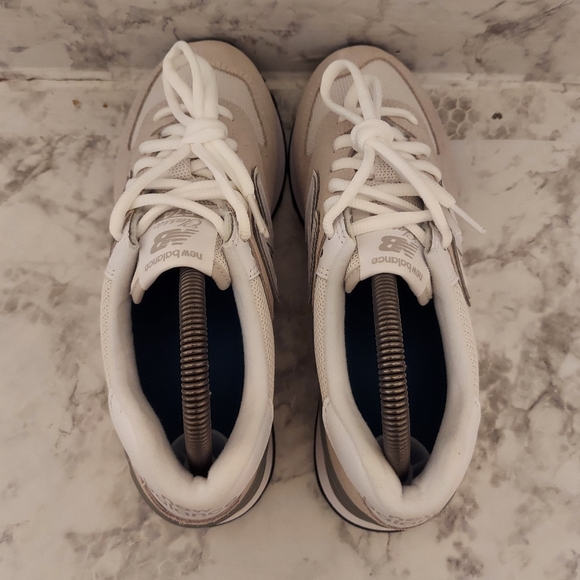 Pre-owned 2024 New Balance 574 - Picture 5 of 11